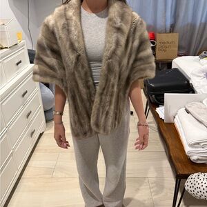 Saks fifth Avenue vintage Elegant Fur Shawl in Brown